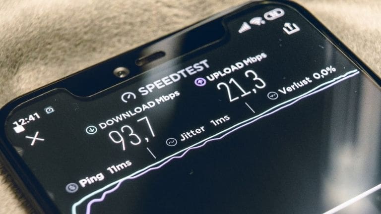 découvrez comment obtenir une vitesse wifi optimale en mbps pour une connexion rapide et fiable à la maison ou au bureau.