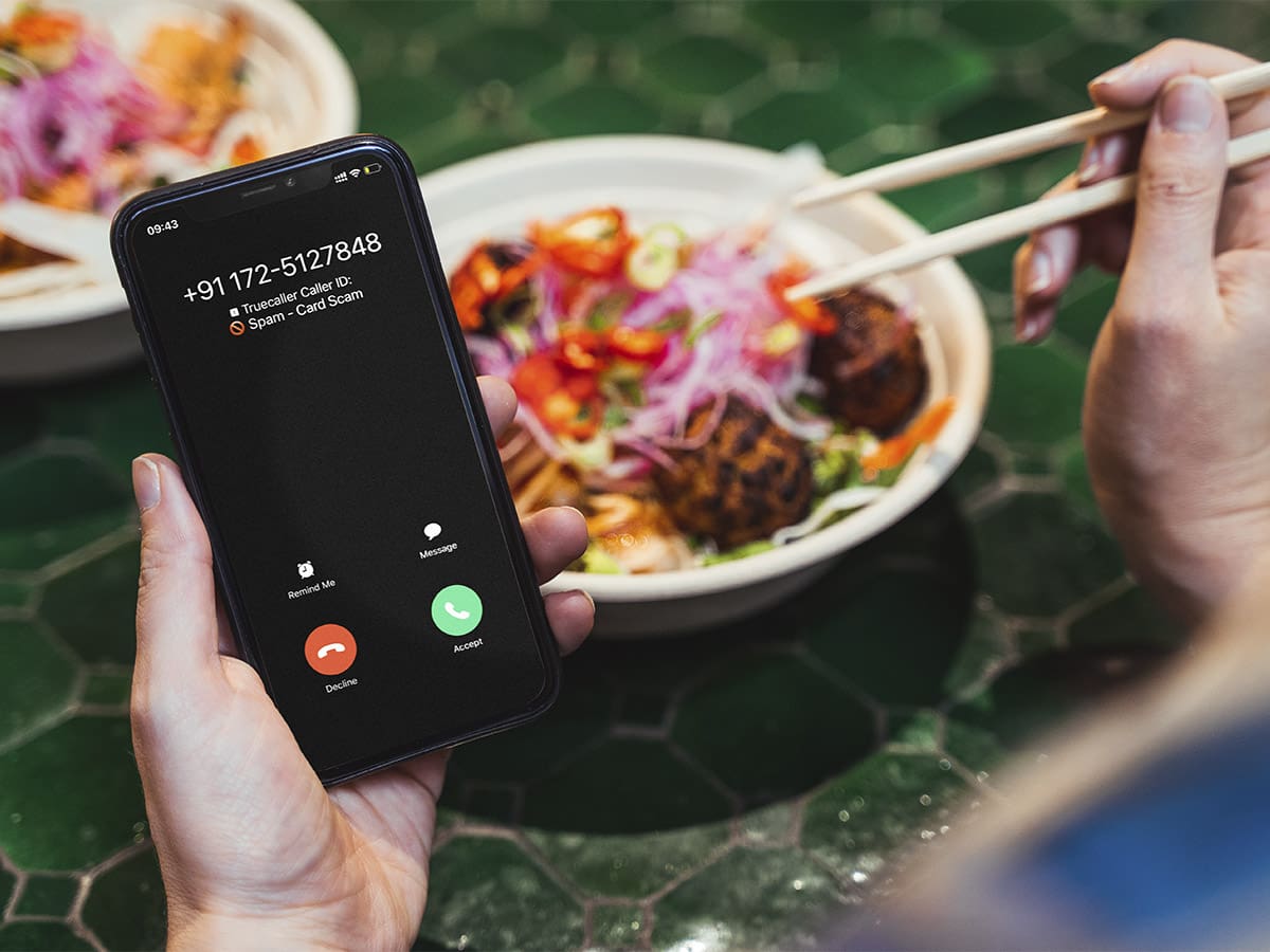 découvrez si truecaller est une solution efficace contre le spam téléphonique ou si son utilisation représente un risque pour votre vie privée.