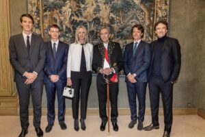 Bernard Arnault et son fils Alexandre Arnault lors d'un événement LVMH