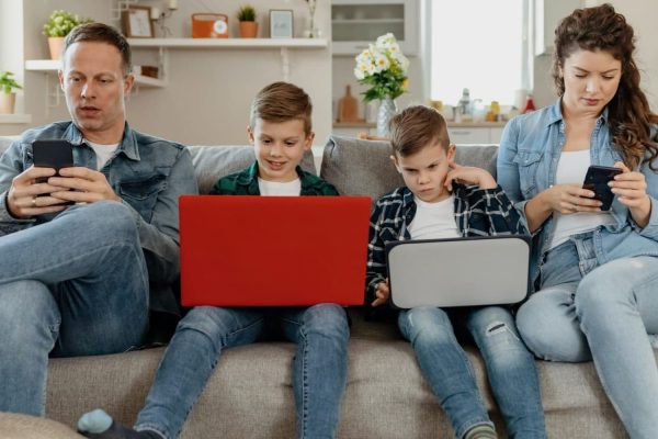 Comment SFR façonne l’interaction entre le partage de connexion et l’usage des forfaits mobiles sur PC