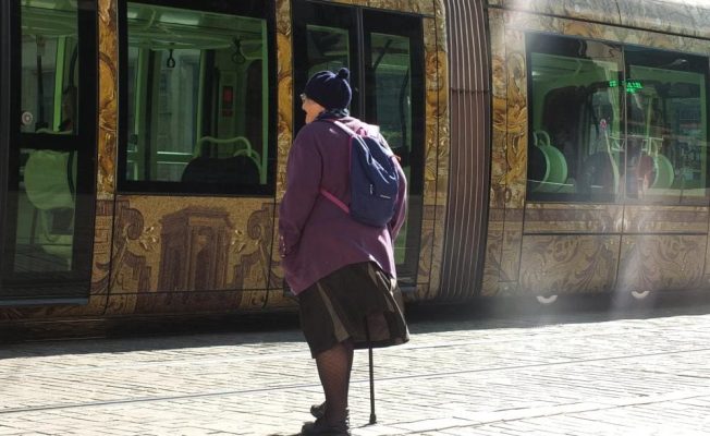découvrez comment la carte mobilité inclusion de la sncf vous permet de réaliser des économies sur vos déplacements. profitez d'avantages exclusifs pour rendre vos voyages plus accessibles et économiques.