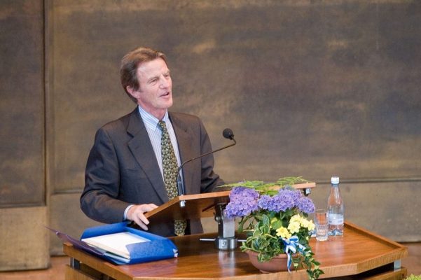 bernard-kouchner-du-medecin-sans