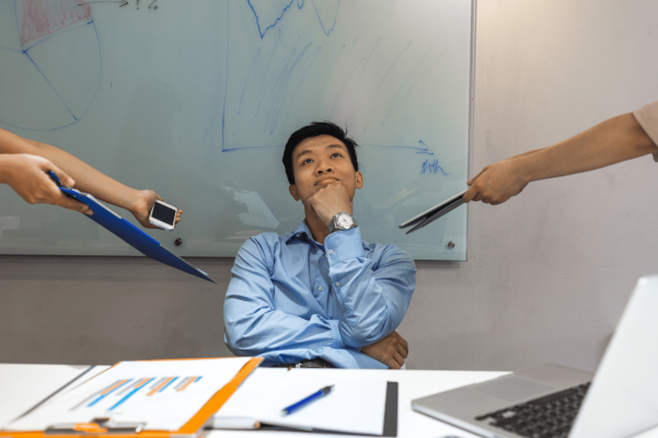 homme sollicité travail