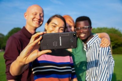 découvrez fairphone, le smartphone éthique et durable conçu pour réduire l'impact environnemental tout en respectant les droits des travailleurs. optez pour une technologie responsable et engagée.