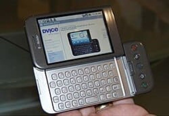 découvrez l'origine d'android, le système d'exploitation mobile le plus utilisé au monde, de ses débuts en 2003 à son développement par google. plongez dans l'histoire fascinante qui a conduit à la révolution des smartphones.
