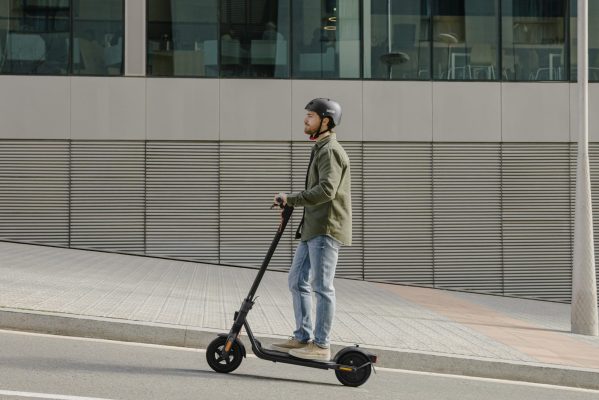 mobilite-urbaine-et-sportivite-la-trottinette