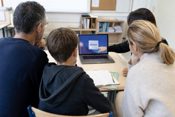 Écran d'ordinateur affichant l'espace numérique de travail ENT Var d'un collège du département