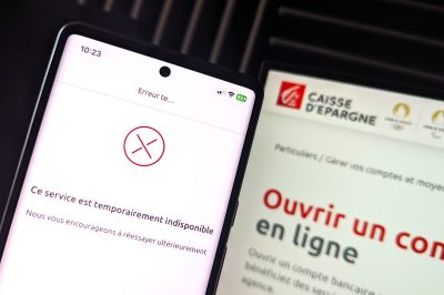 Écran d'application bancaire Banque Populaire affichant la connexion Cyberplus et la saisie d'un code à usage unique
