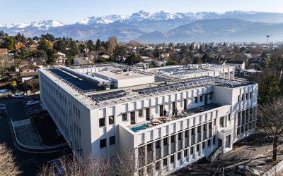 Façade d'une agence Banque Populaire dans les Alpes