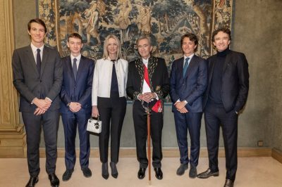 Bernard Arnault et son fils Alexandre Arnault lors d'un événement LVMH