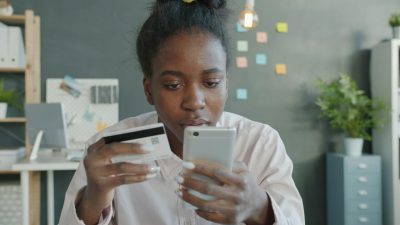 Application iGraal cashback affichée sur un smartphone avec une cagnotte de remboursements