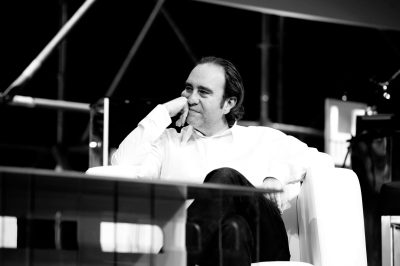 Comment Xavier Niel et Iliad révolutionnent les infrastructures réseau en Pologne
